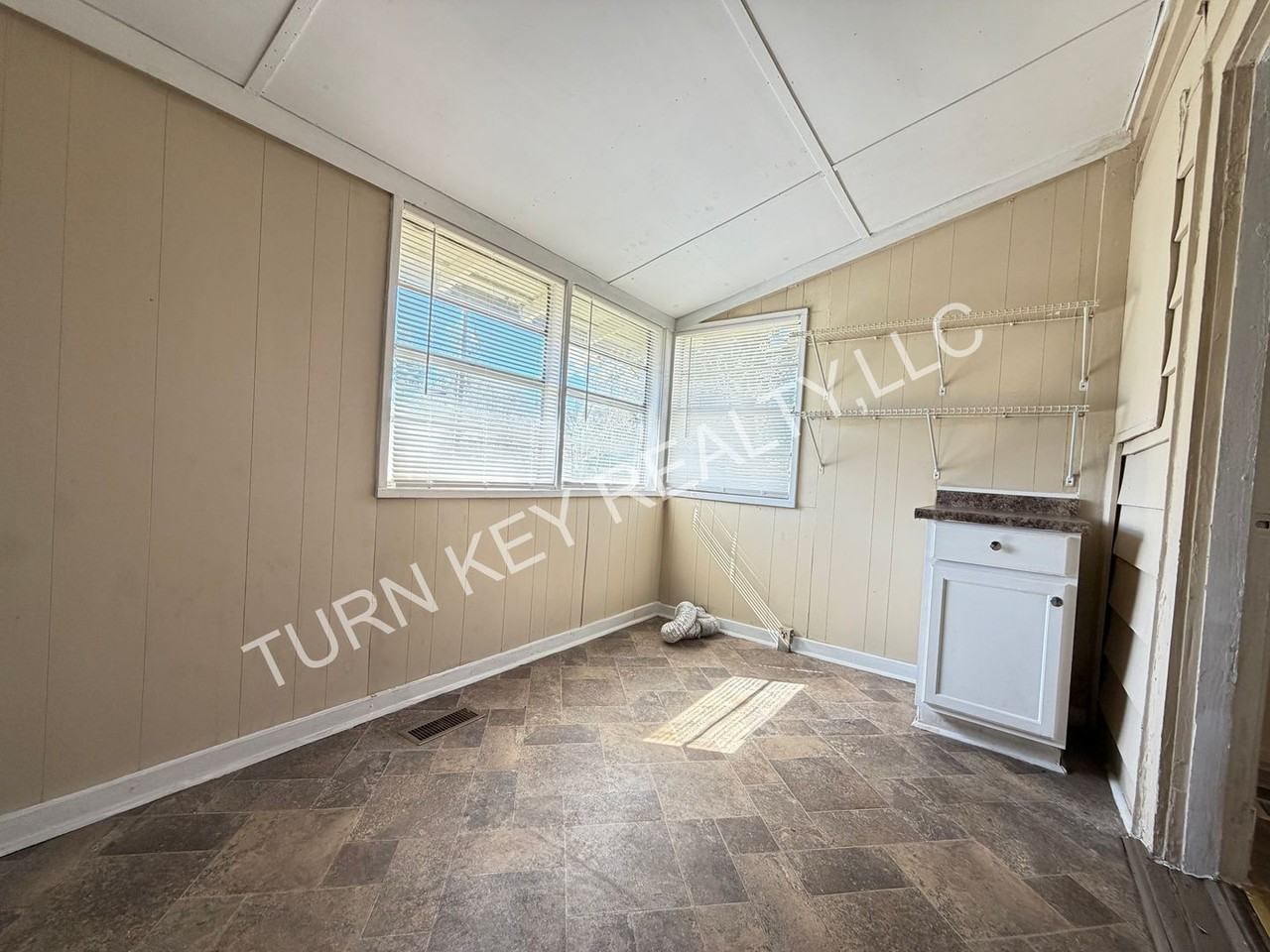 305 Mcpherson Ave - Photo 6 of 14