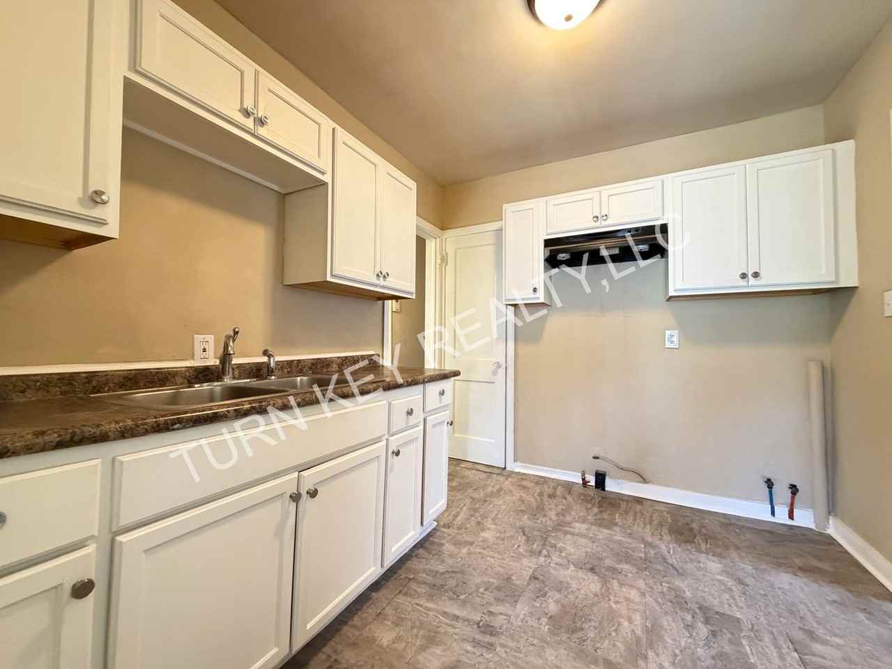 305 Mcpherson Ave - Photo 7 of 14