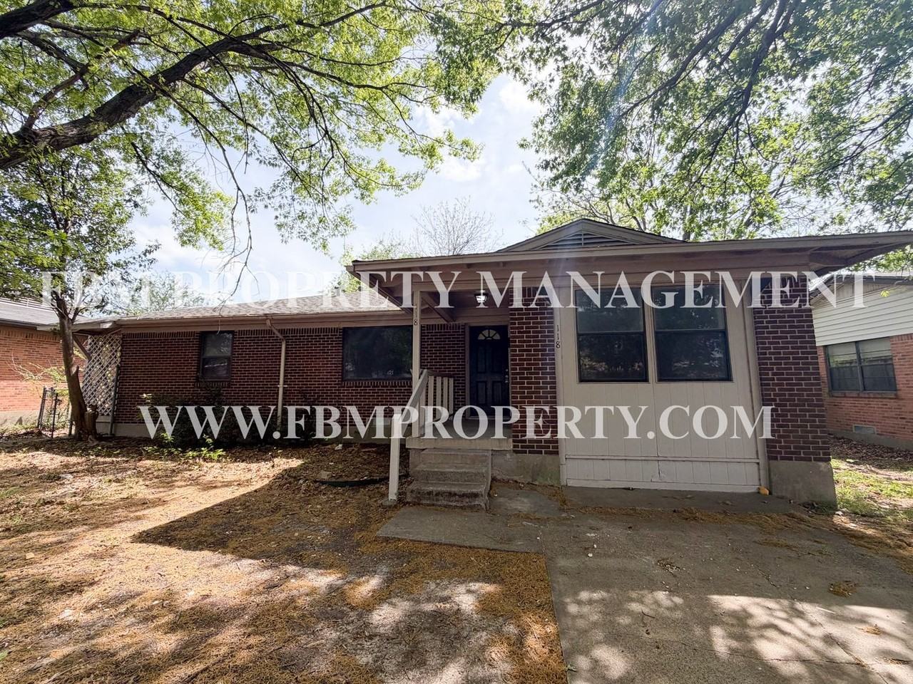 118 Brazos St - Photo 2 of 18