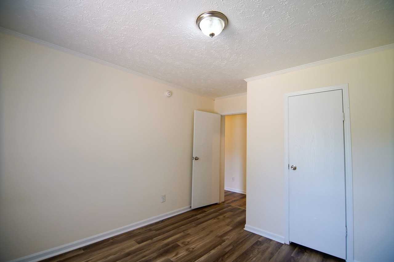 1018 Dooley Dr - Photo 5 of 14