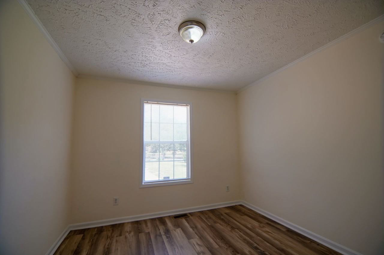 1018 Dooley Dr - Photo 6 of 14