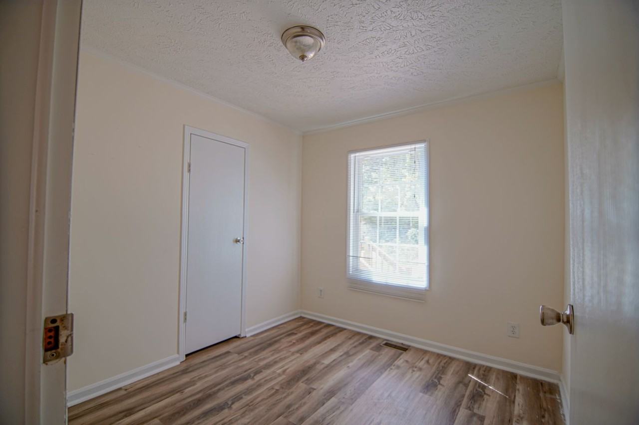 1018 Dooley Dr - Photo 7 of 14