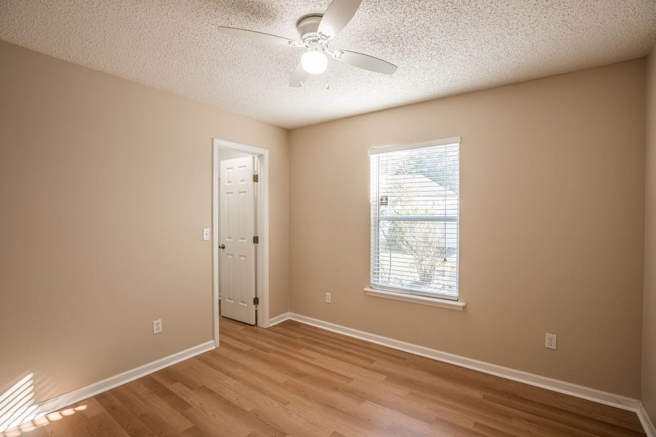 1456 Ellis Trace Dr W - Photo 3 of 27