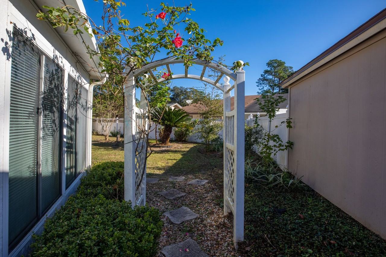 1456 Ellis Trace Dr W - Photo 5 of 27