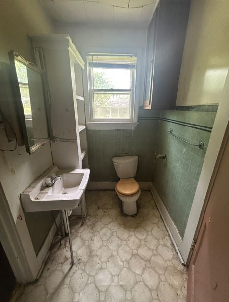 1009 Ernest St - Photo 4 of 6