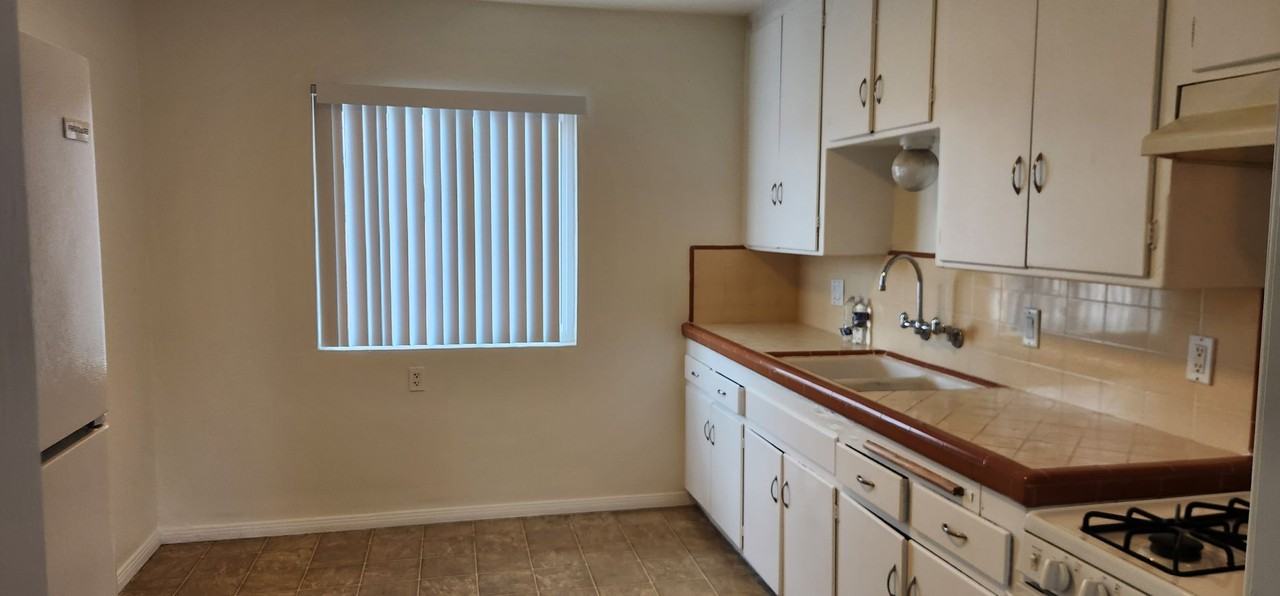 1137 E Lexington Ave - Photo 4 of 8