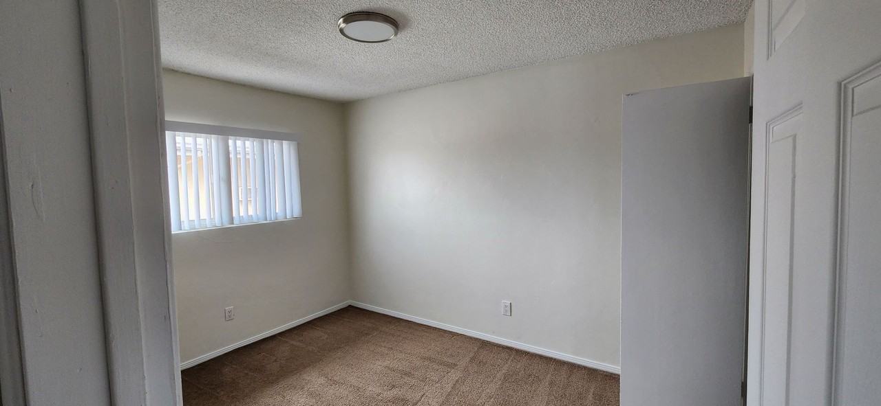 1137 E Lexington Ave - Photo 7 of 8