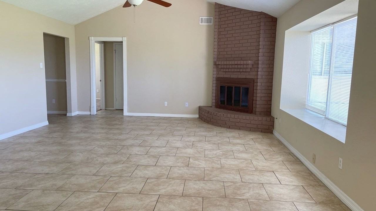 306 Aft Way - Photo 3 of 17