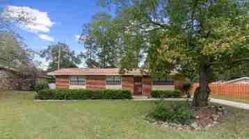 featured image of 2003 Roebuck St