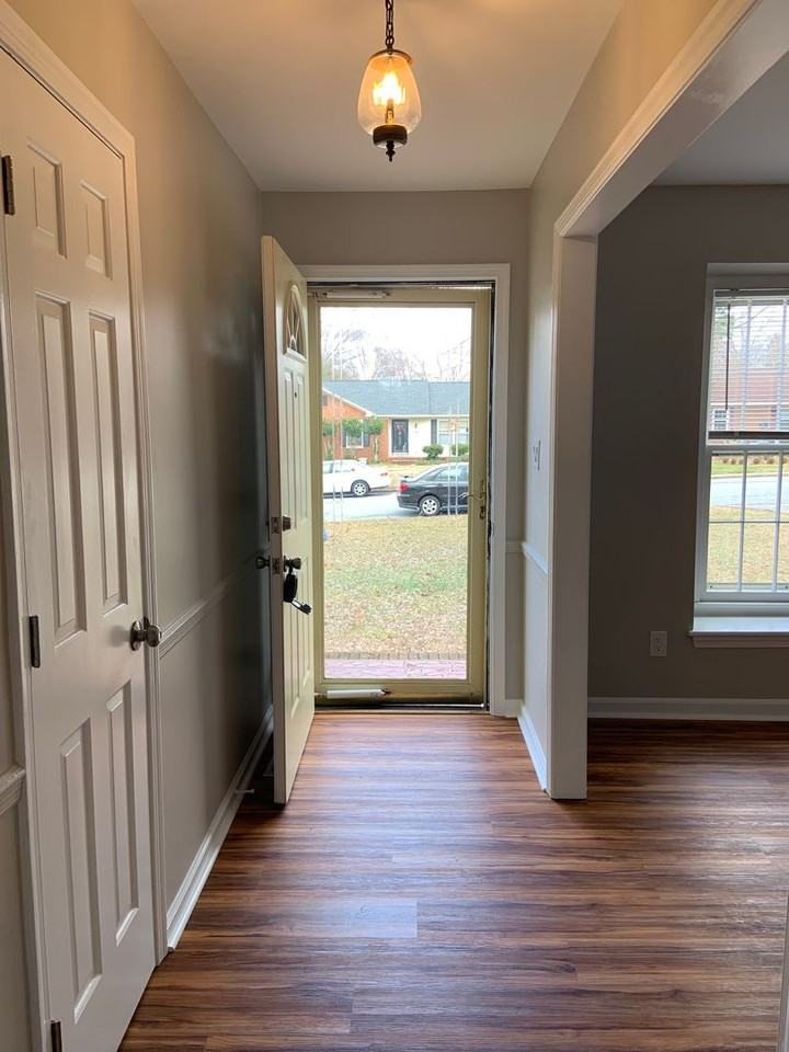 4811 Ferncrest Dr - Photo 2 of 16