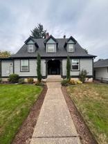 2 Bedroom 1 Bath Apt in Newberg - Photo 1 of 1