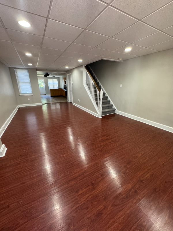 431 Iroquois St - Photo 2 of 9