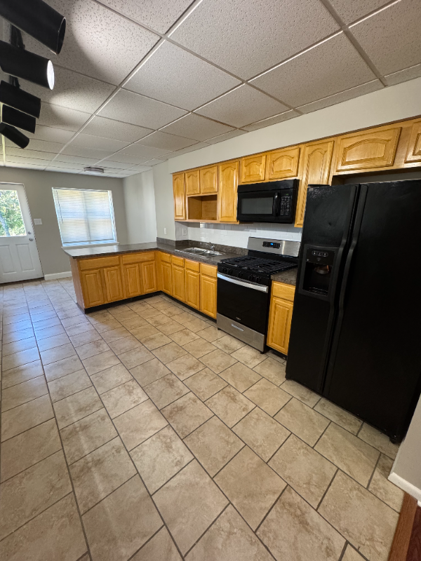 431 Iroquois St - Photo 3 of 9