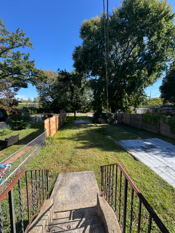 431 Iroquois St - Photo 5 of 9