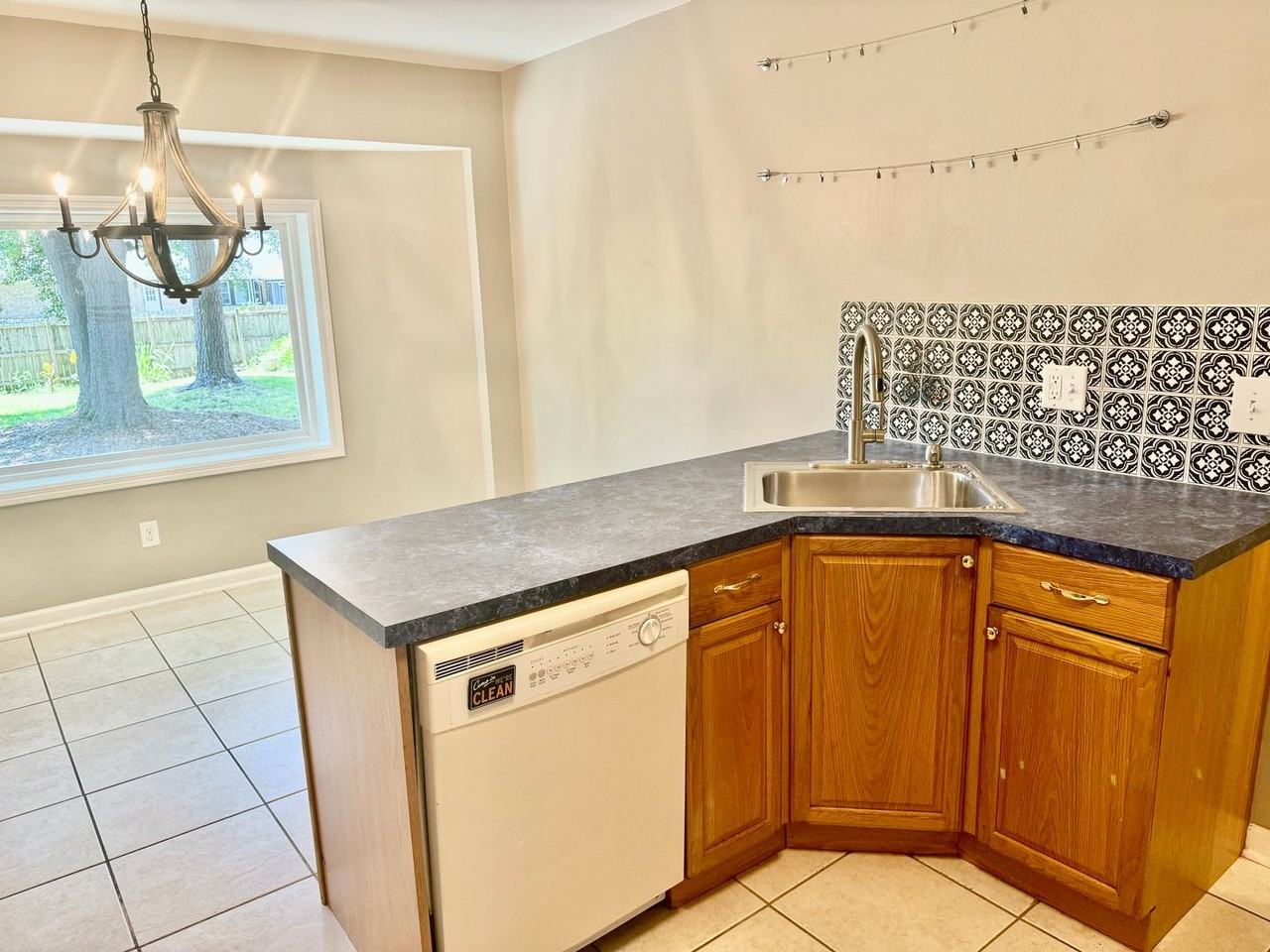 119 Durham Dr - Photo 7 of 27