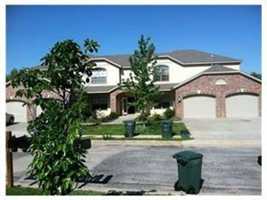 featured image of 2624 N Valencia Ave