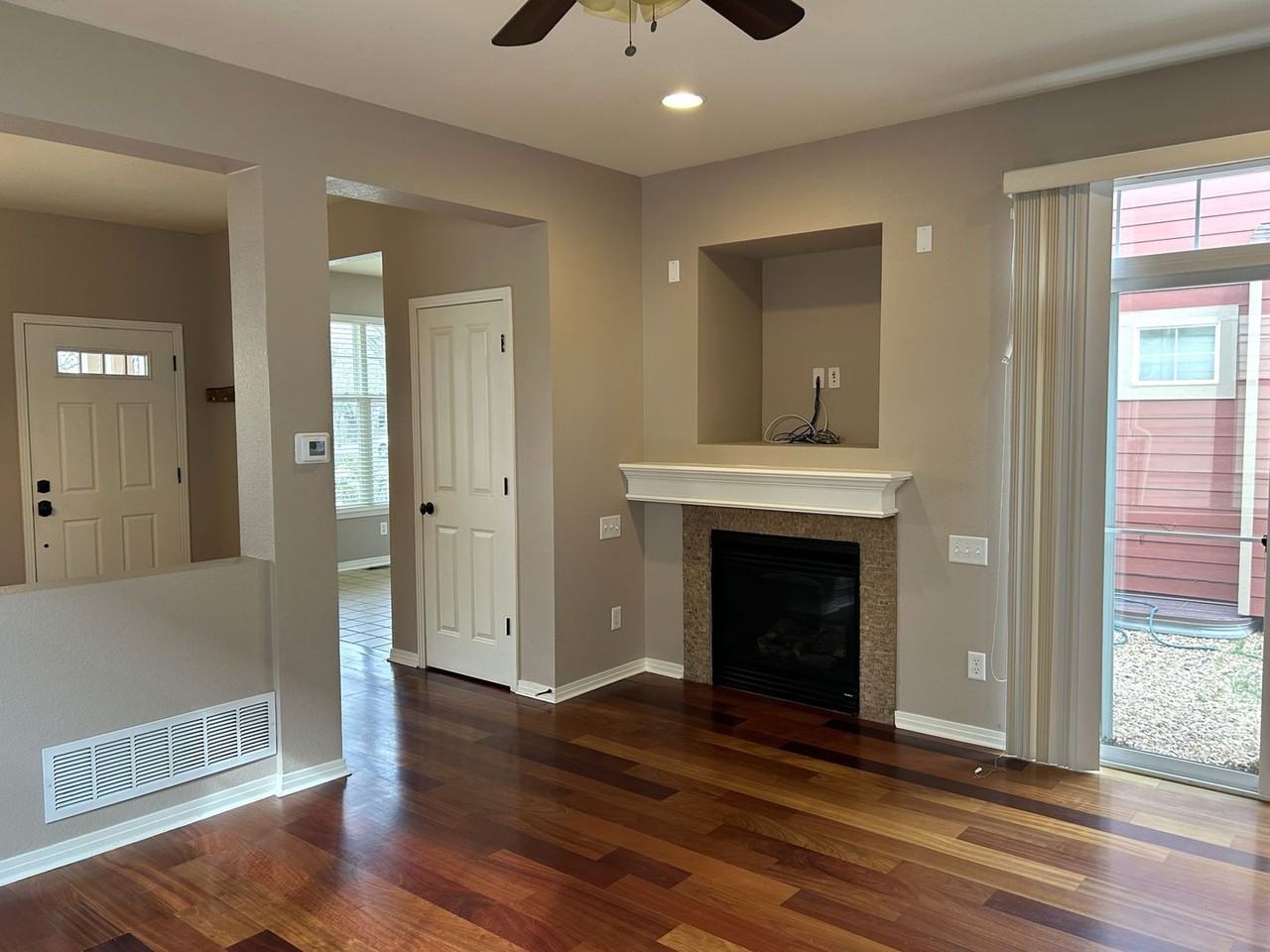 2533 Rock Creek Dr - Photo 5 of 19