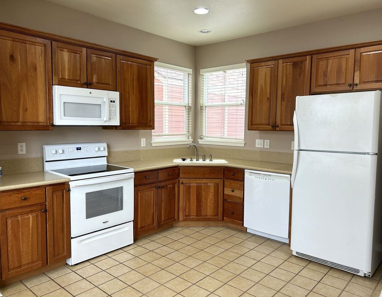 2533 Rock Creek Dr - Photo 7 of 19