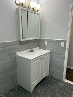 393 Grove St - Photo 6 of 19