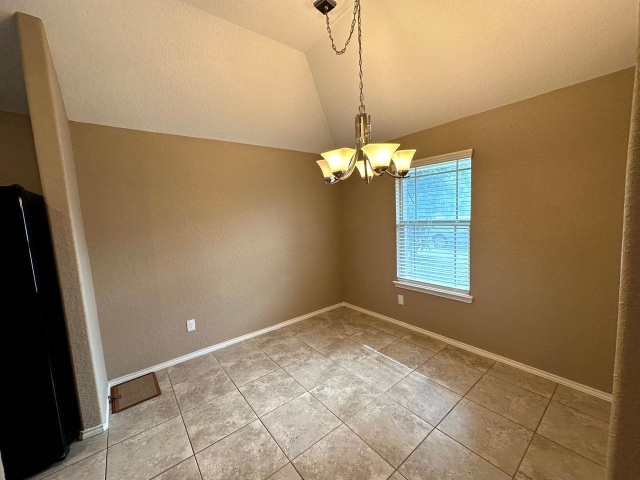 3327 Candlemoon Dr - Photo 4 of 19