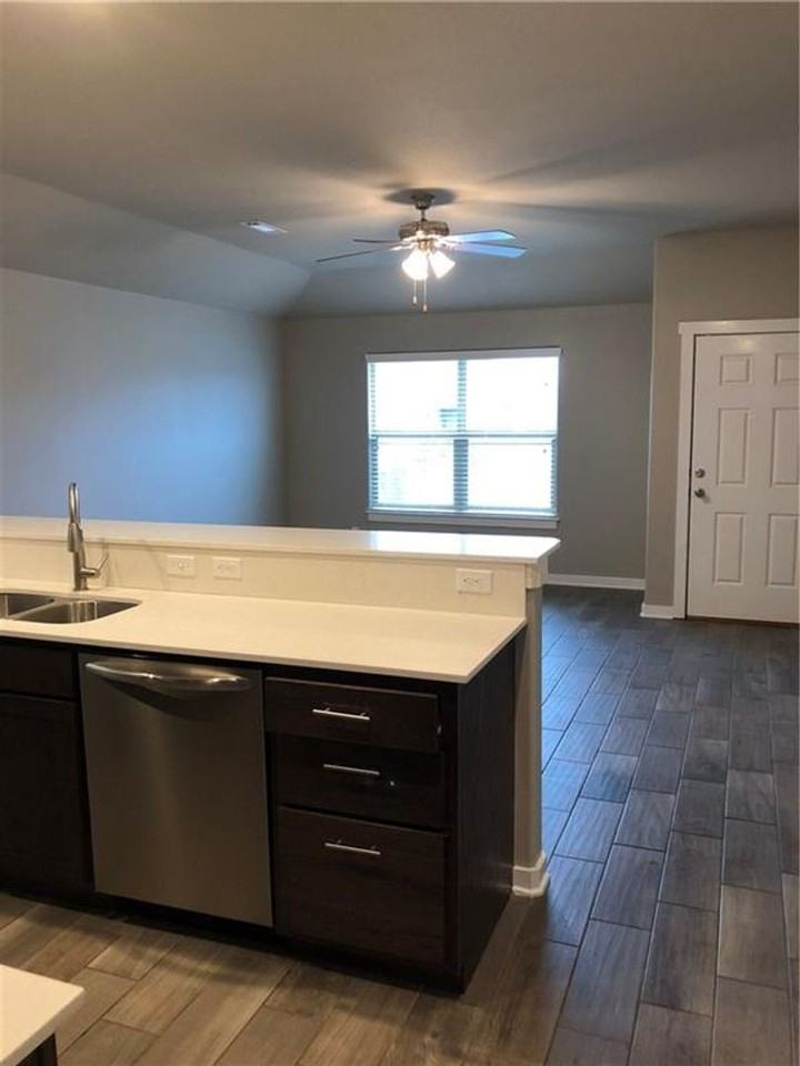 504 W Weymouth - Photo 3 of 6