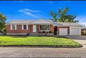 featured image of 985 Maple St