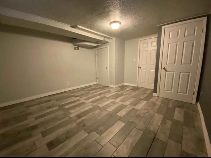 985 Maple St - Photo 2 of 9