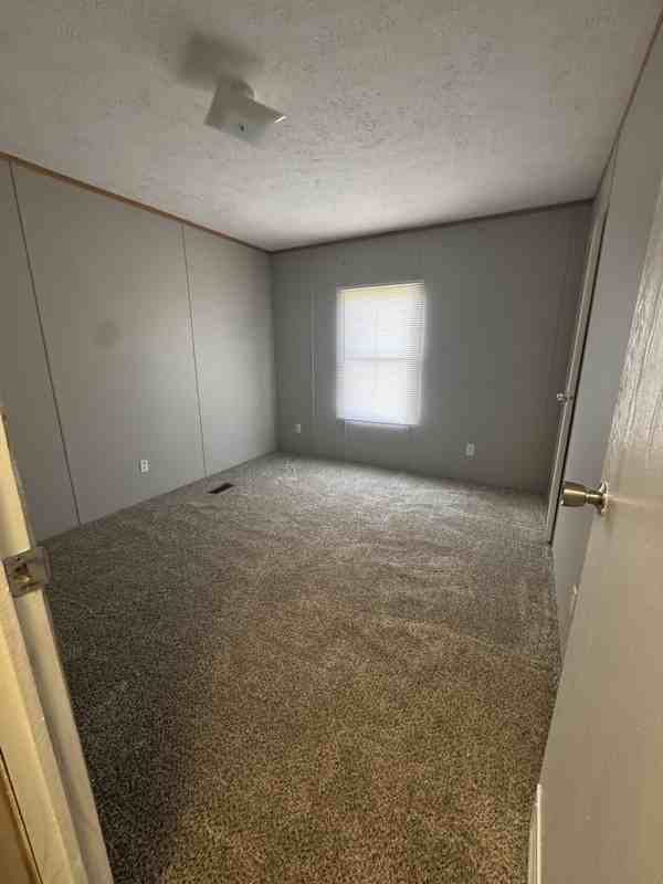 76 Peach St - Photo 4 of 13