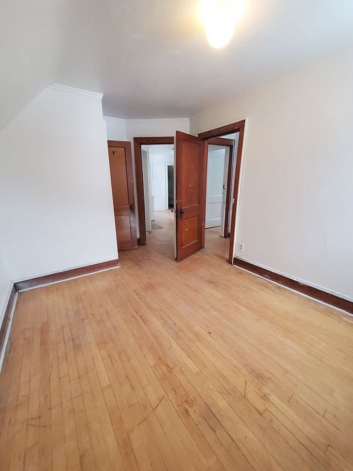 2137 N 47th St - Photo 4 of 9