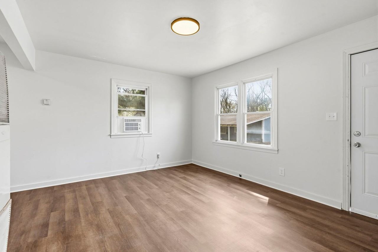 700 1/2 S West Ave - Photo 5 of 25