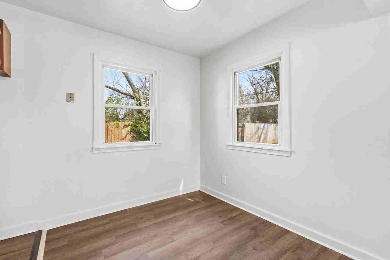 700 1/2 S West Ave - Photo 7 of 25