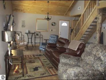 1038 Wintergreen St - Photo 2 of 15