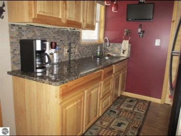 1038 Wintergreen St - Photo 3 of 15