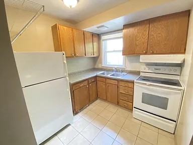 835 1st St Sw #2 - Photo 2 of 12