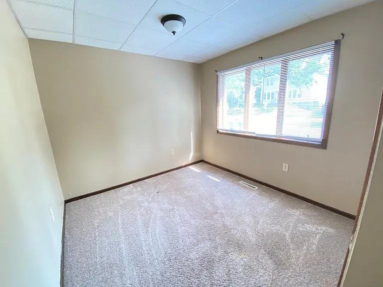 835 1st St Sw #2 - Photo 3 of 12