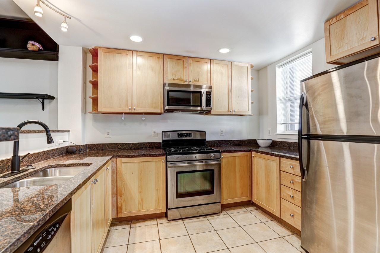 1726 Aliceanna St #303 - Photo 7 of 49