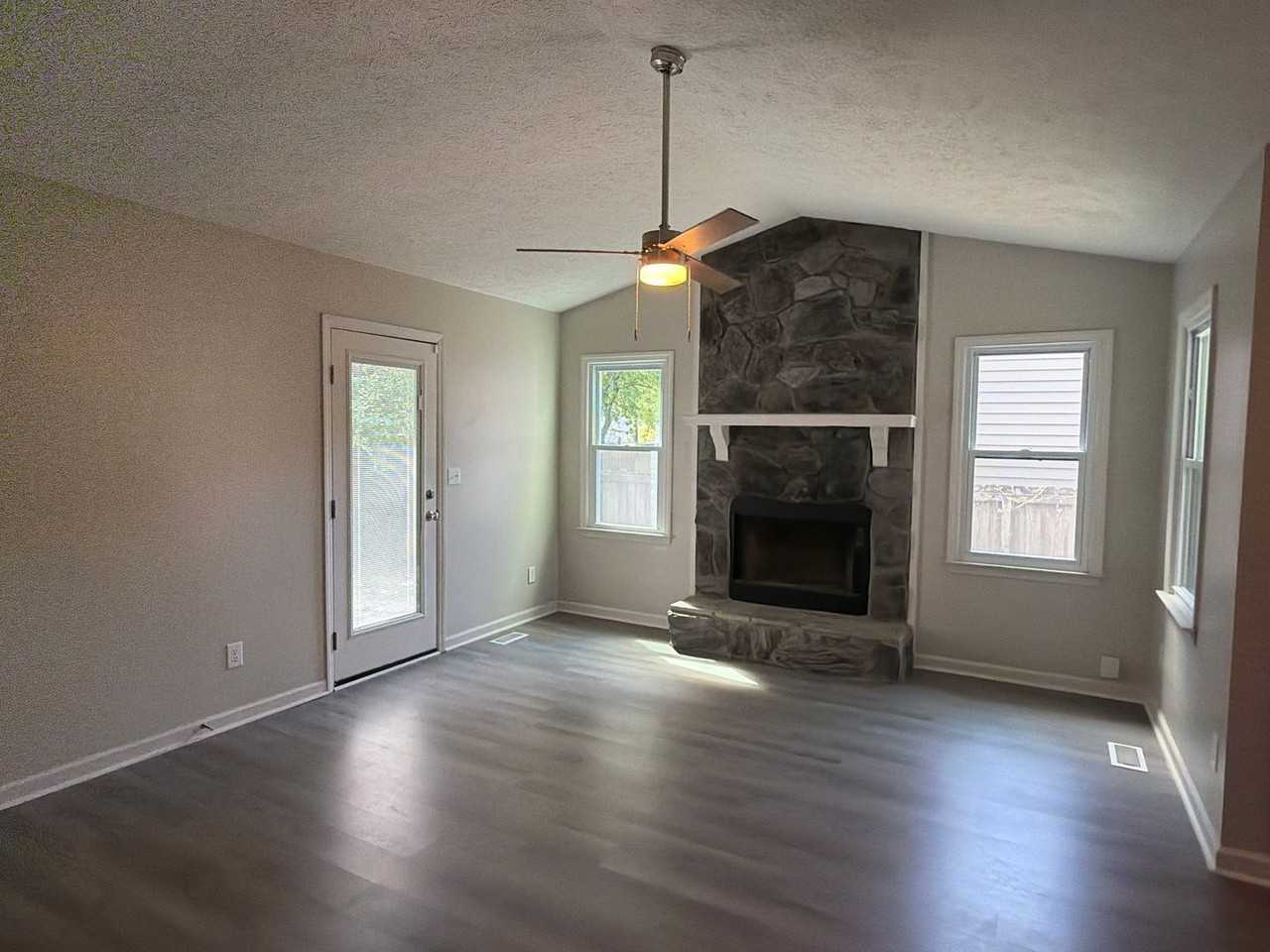 1423 Rougemart Dr - Photo 2 of 11