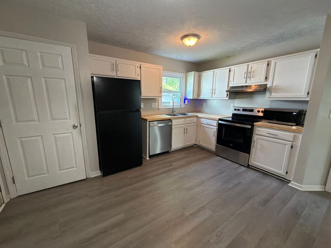 1423 Rougemart Dr - Photo 3 of 11