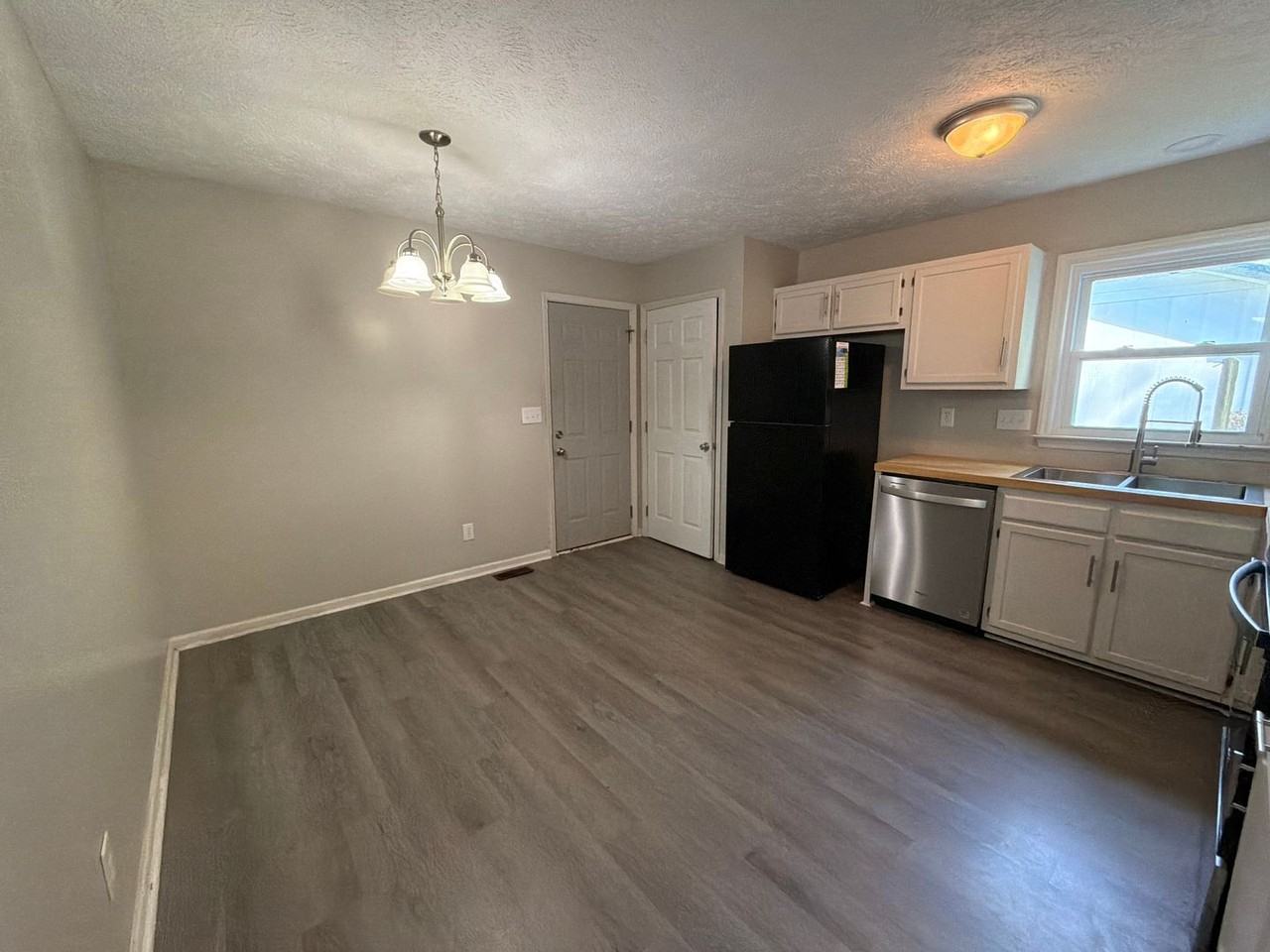 1423 Rougemart Dr - Photo 4 of 11