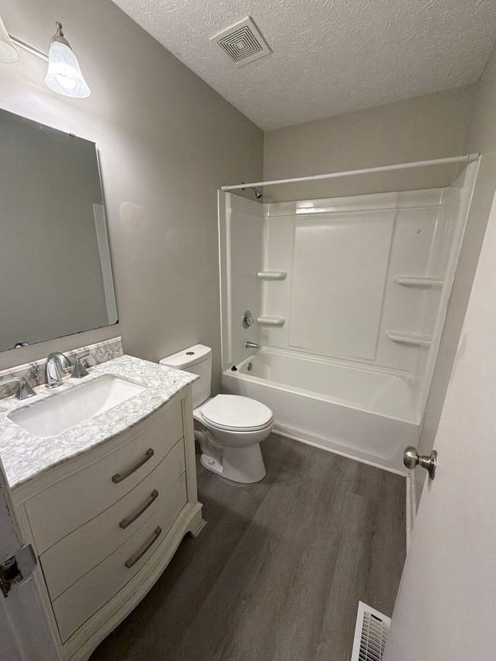 1423 Rougemart Dr - Photo 5 of 11