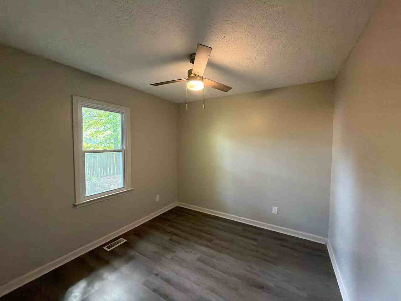 1423 Rougemart Dr - Photo 6 of 11