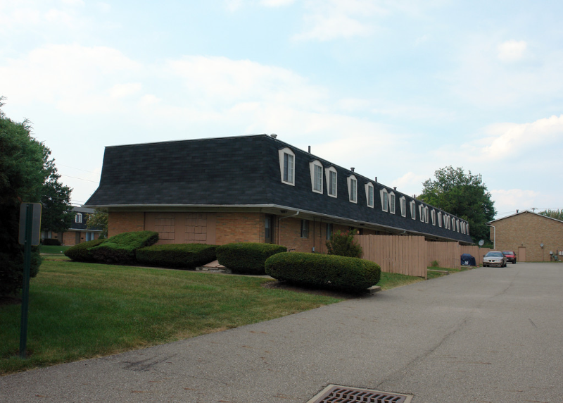415 Sheraton Dr Nw #415 - Photo 4 of 8