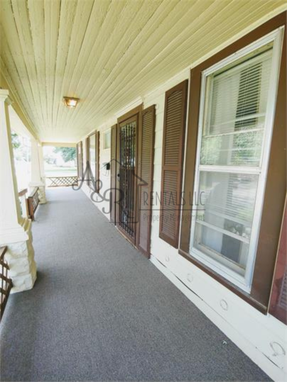 711 N Chestnut St #1 - Photo 3 of 10