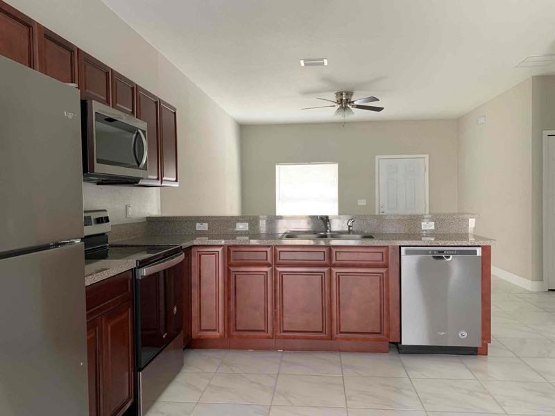 784 Platypus Ct - Photo 4 of 7