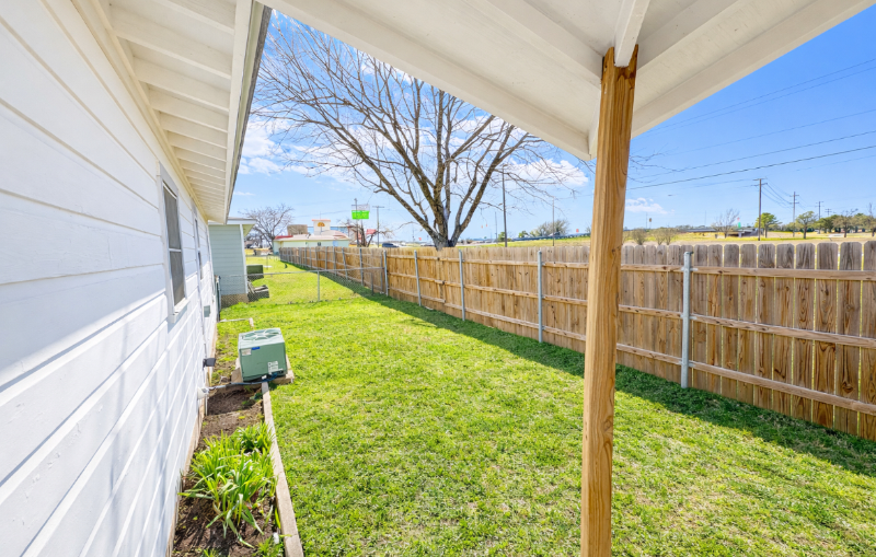 129 N Mcentire Ct - Photo 2 of 9