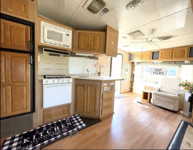 181 Ada Ave - Photo 2 of 10