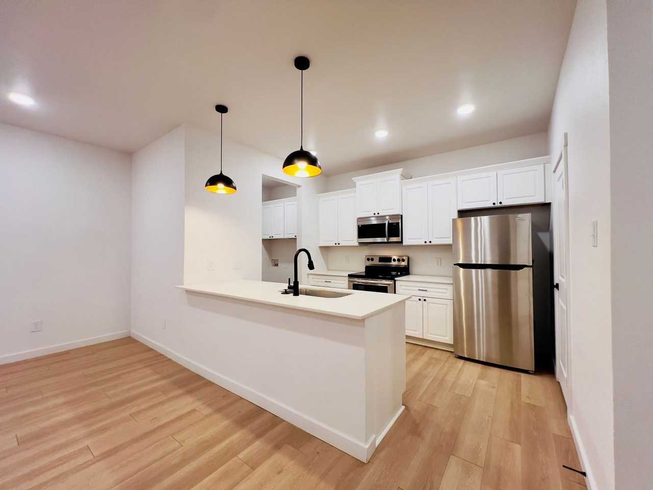 5801 Urbana Pl - Photo 5 of 23