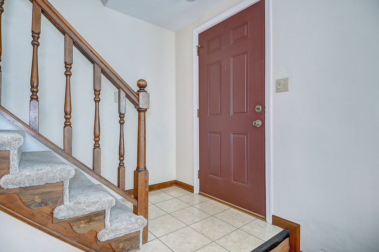 1504 Coatbridge Ct - Photo 6 of 38