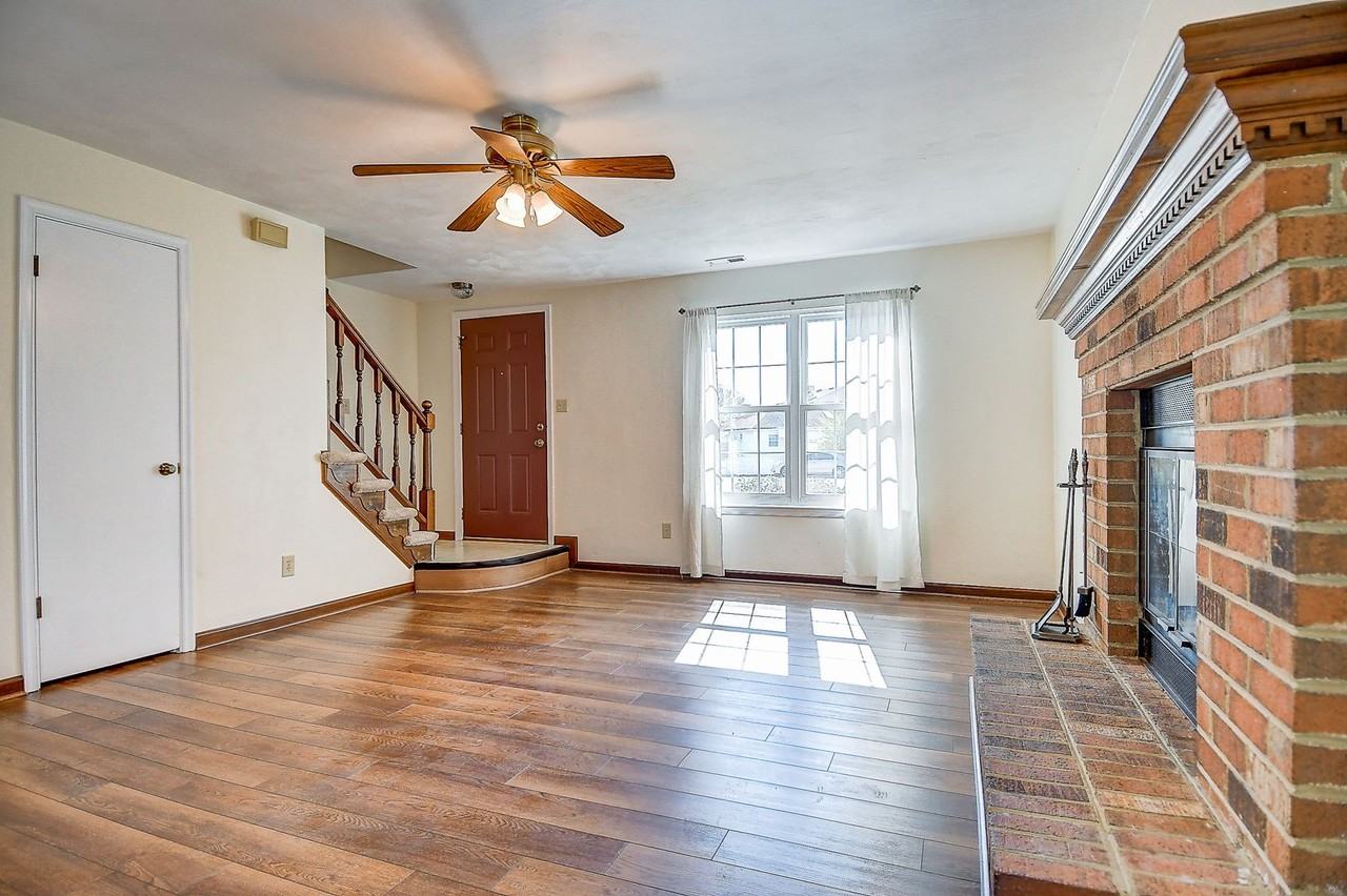 1504 Coatbridge Ct - Photo 7 of 38