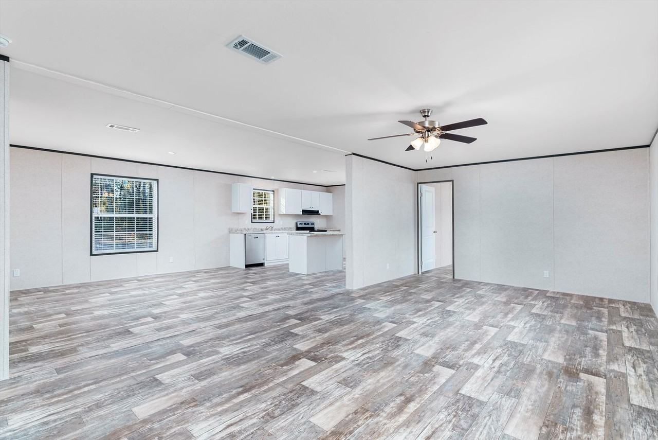 4745 Wendy St - Photo 6 of 50